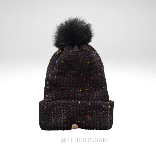 Gorro negro con puntos de colores
