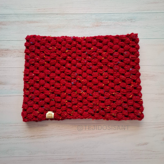 Cuello Rojo con pintas de colores